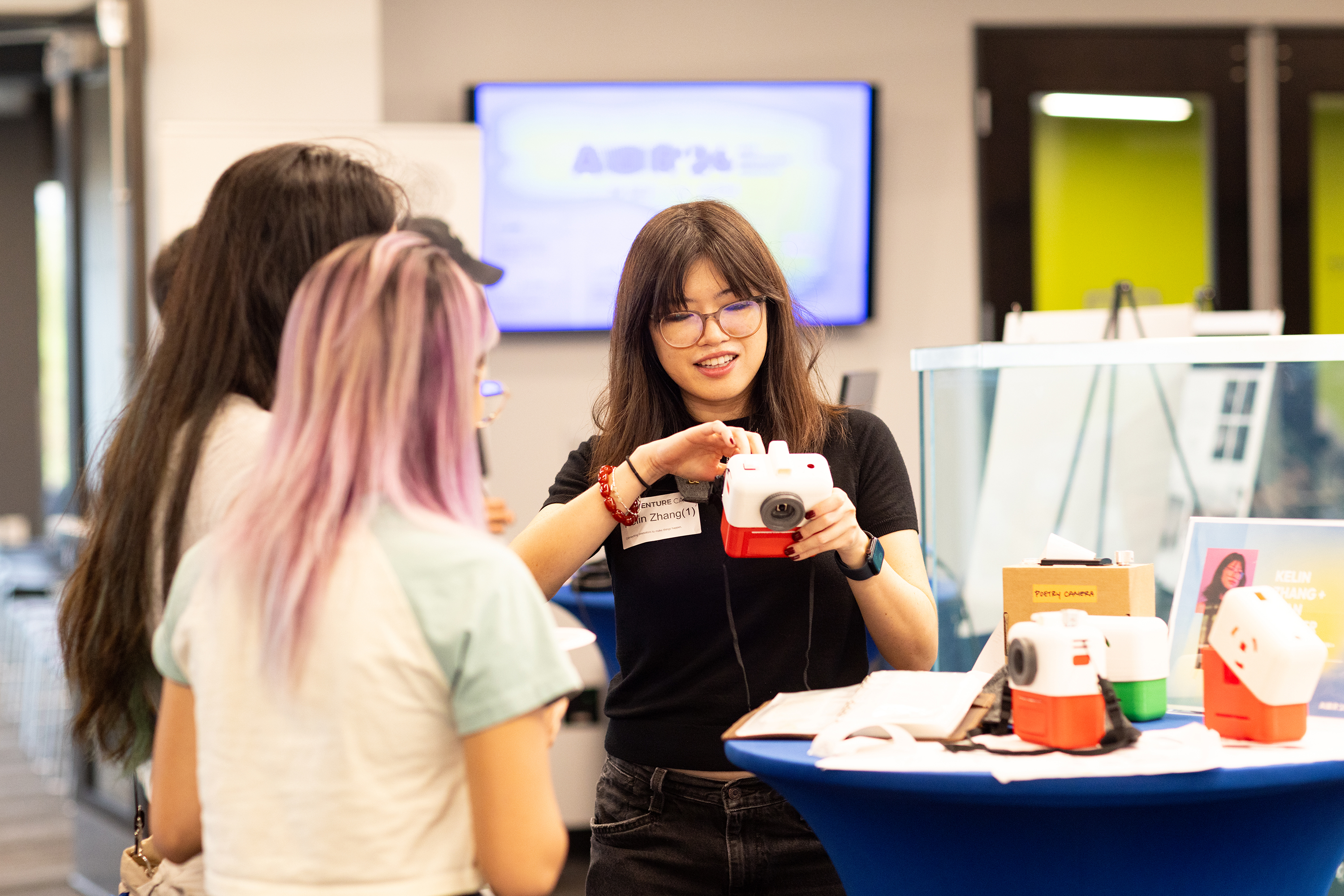Kelin Zhang demonstrates her poetry camera
