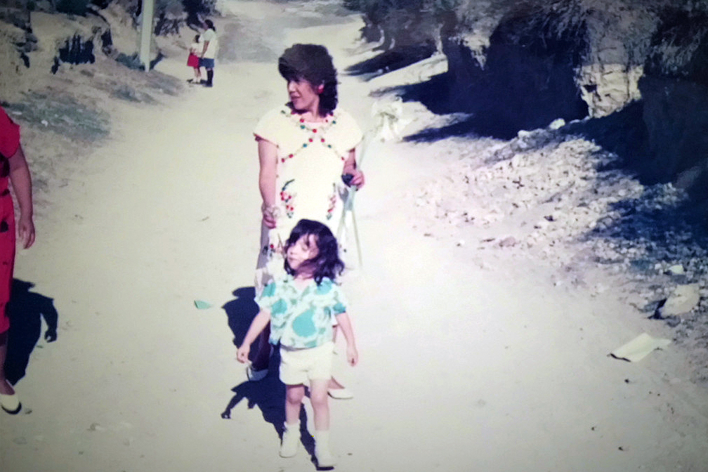 Maharam Fellow Valeria Ramirez Ensastiga MA 21 with Mexican children