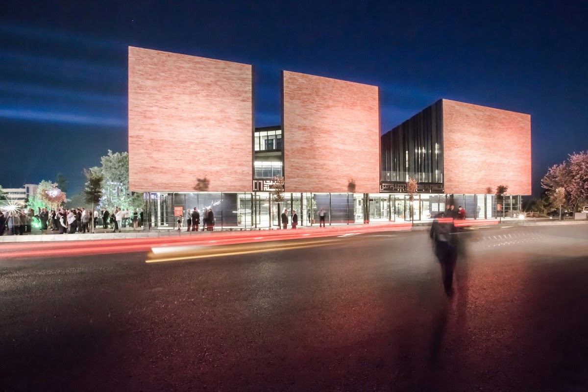 Hashim Sarkis BArch 87 won the commission for this new Town Hall in Lebanon's historic city of Byblos