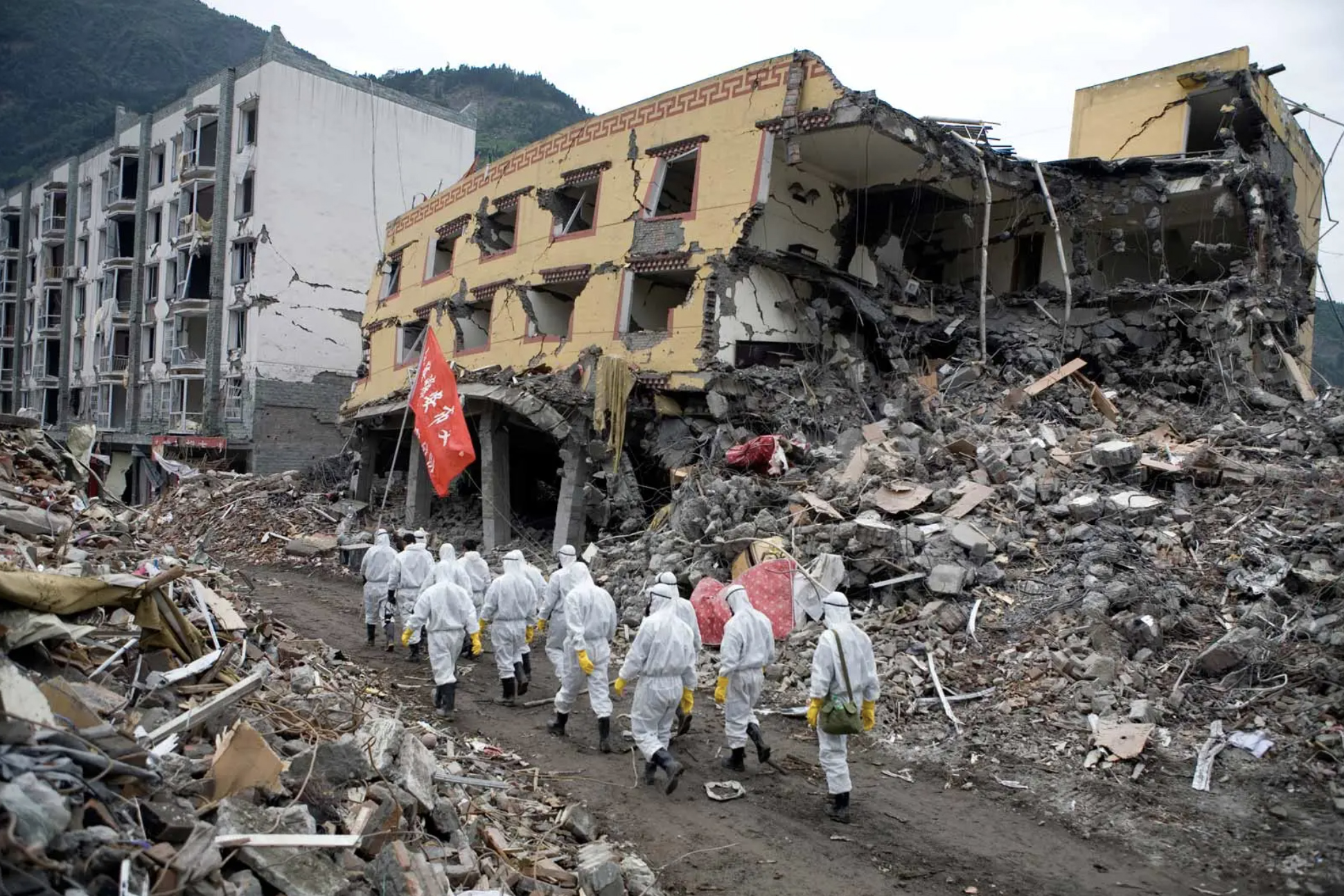 aftermath of school collapse in China