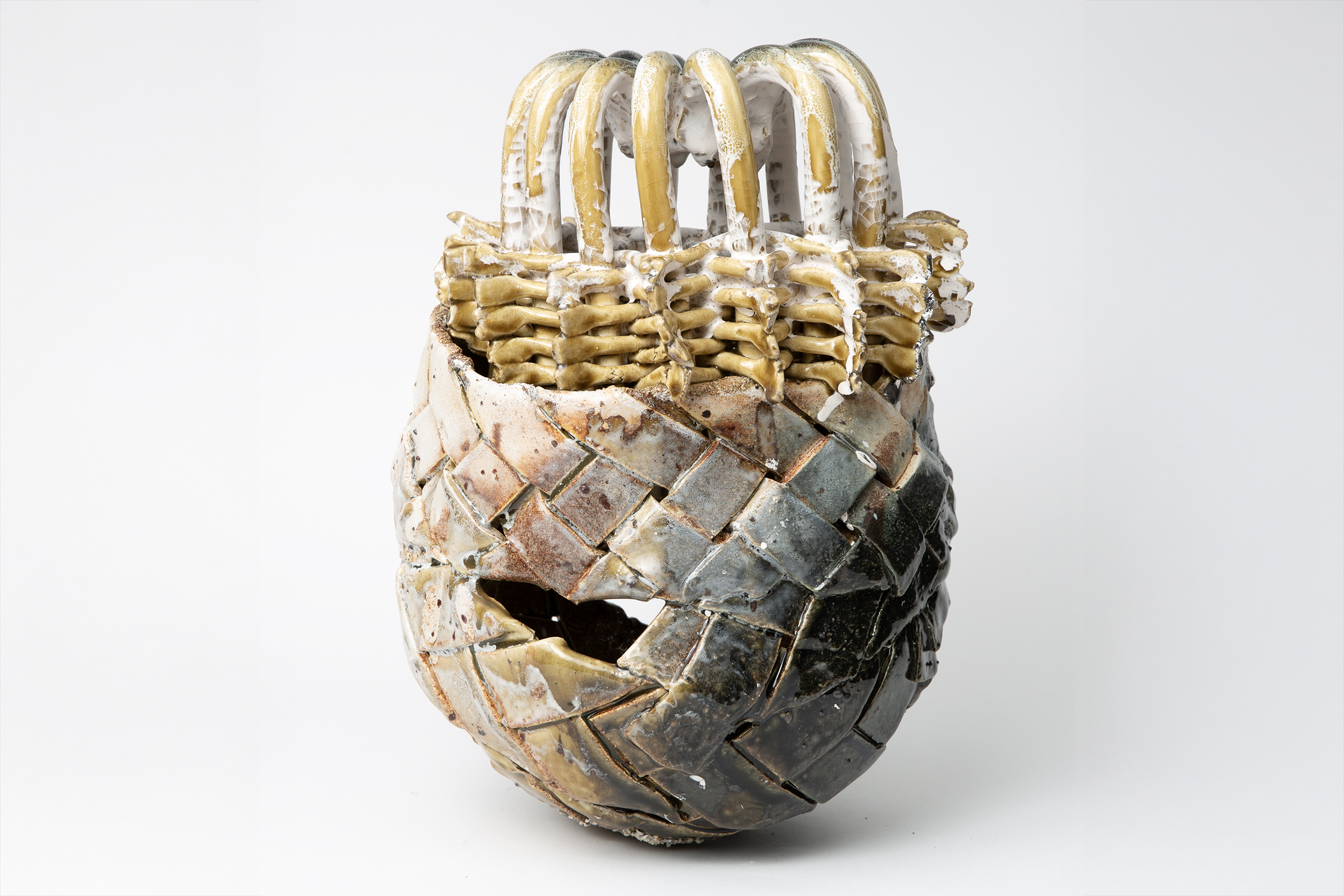 basketlike clay piece in beige 