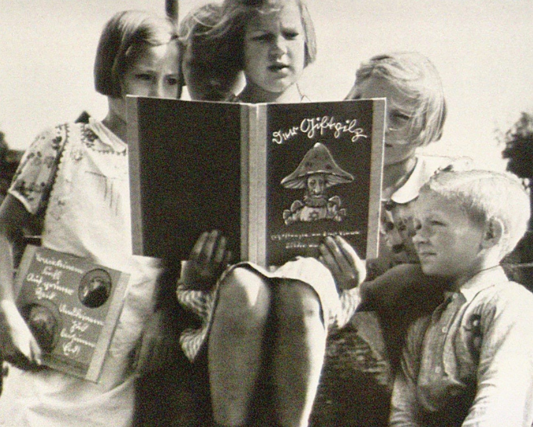 German kids in the 1930s reading Nazi propaganda