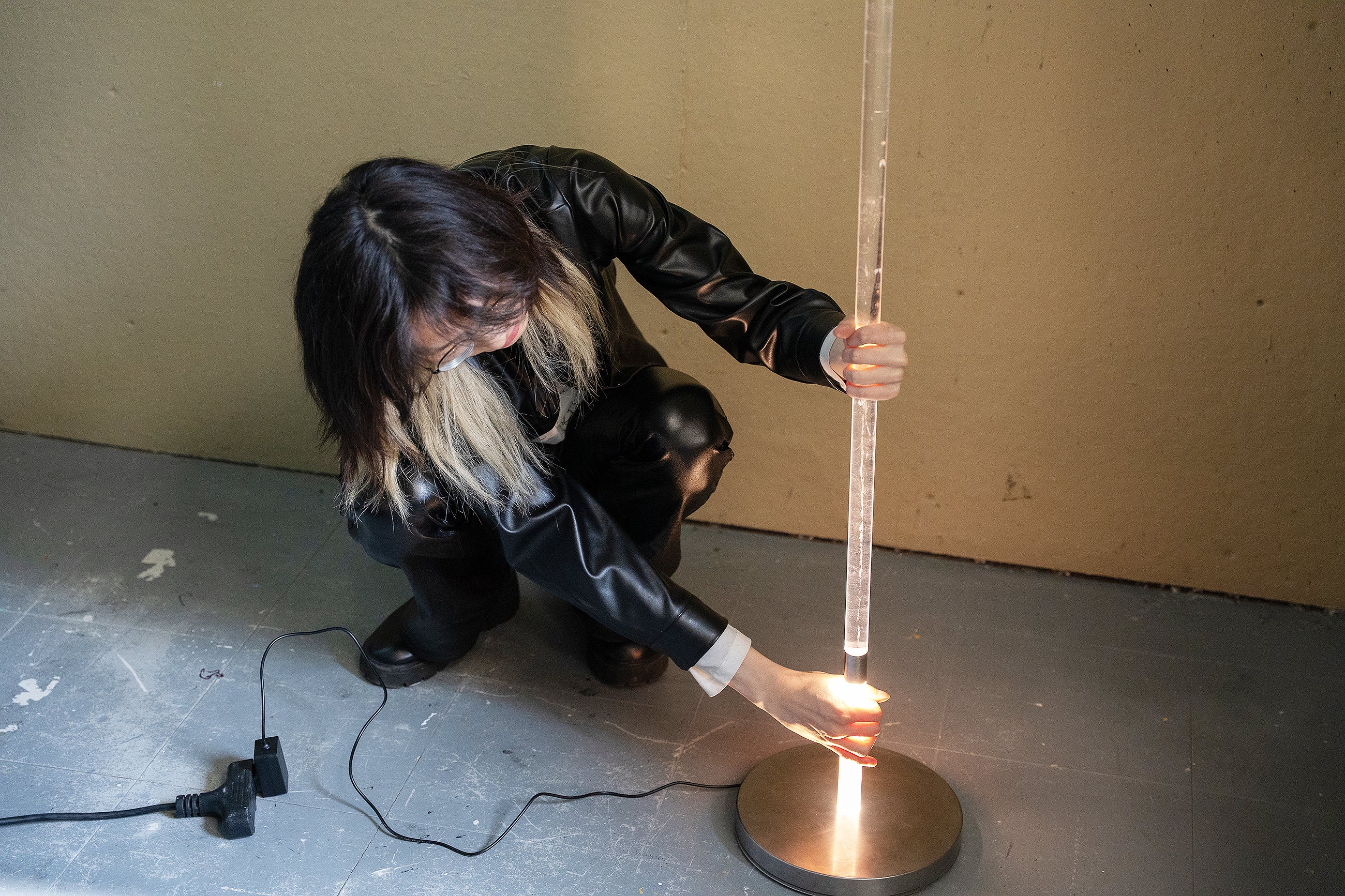 Chuheng He presents tubular floor lamp at final crits 