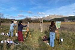 students paint outside in mexico