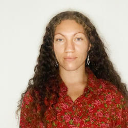 head shot of Lilly Manycolors