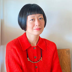 head shot of Debbie Chen