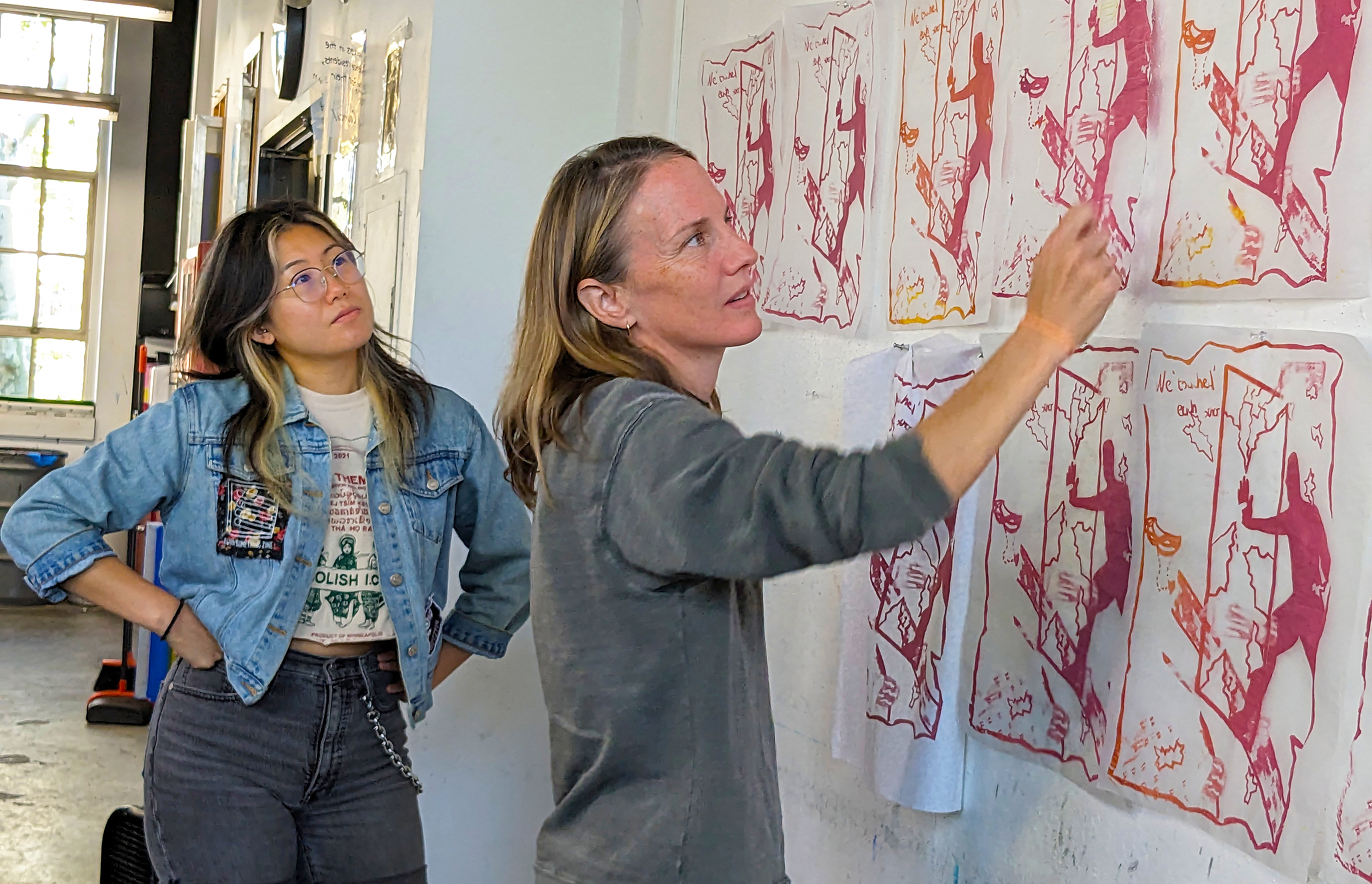 Foster critiques an installation by Ping Fan as Tori Hong looks on