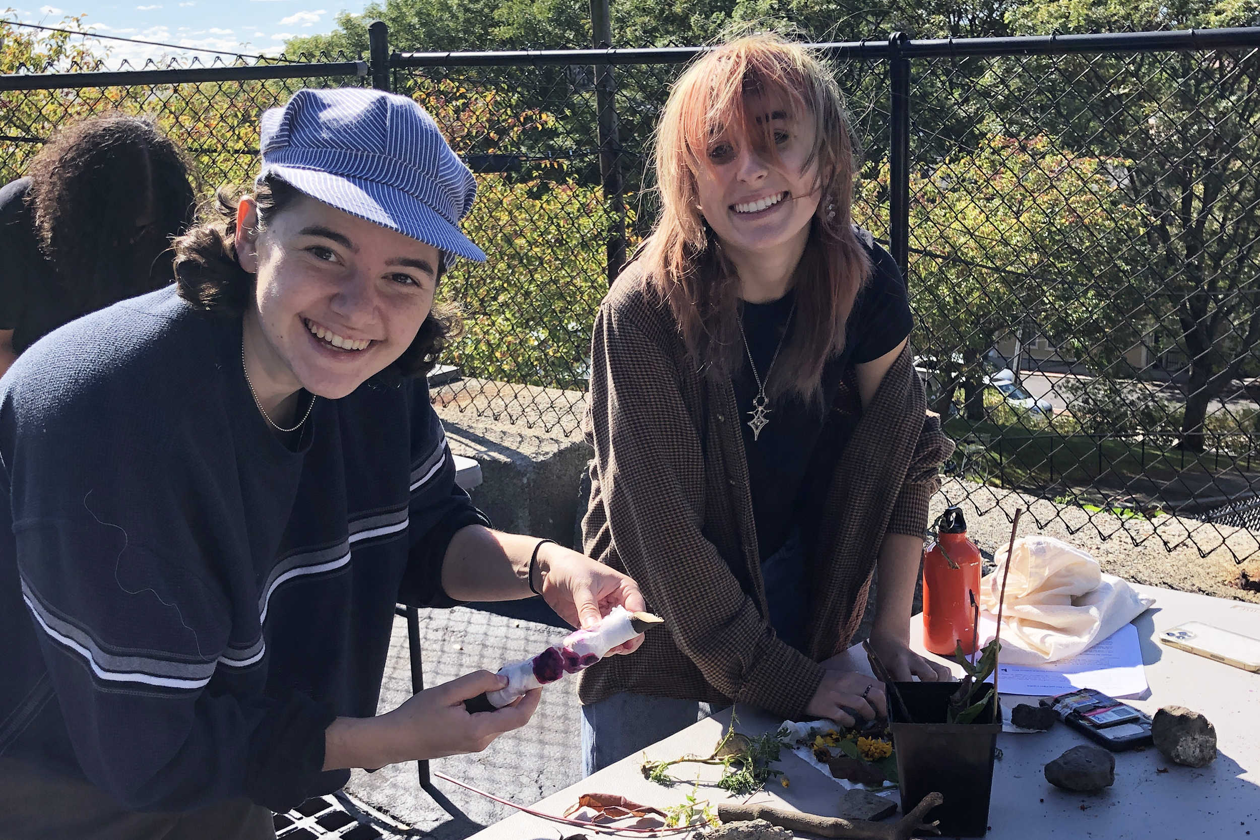 students use flowers to make natural dyes