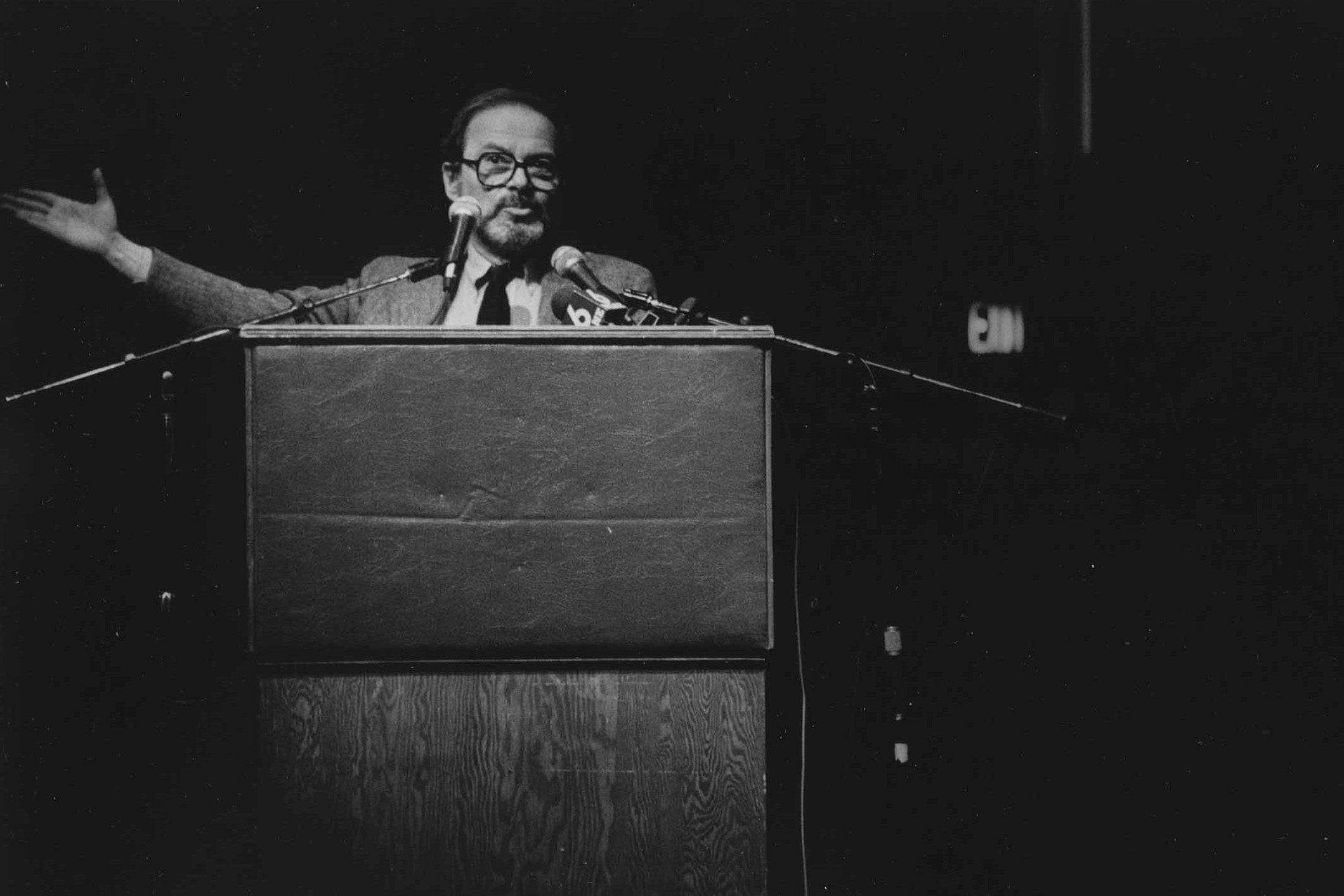 Maurice Sendak at the podium