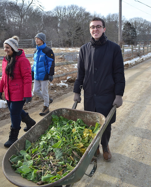 Students visit Round the Bend Farm in Dartmouth, MA