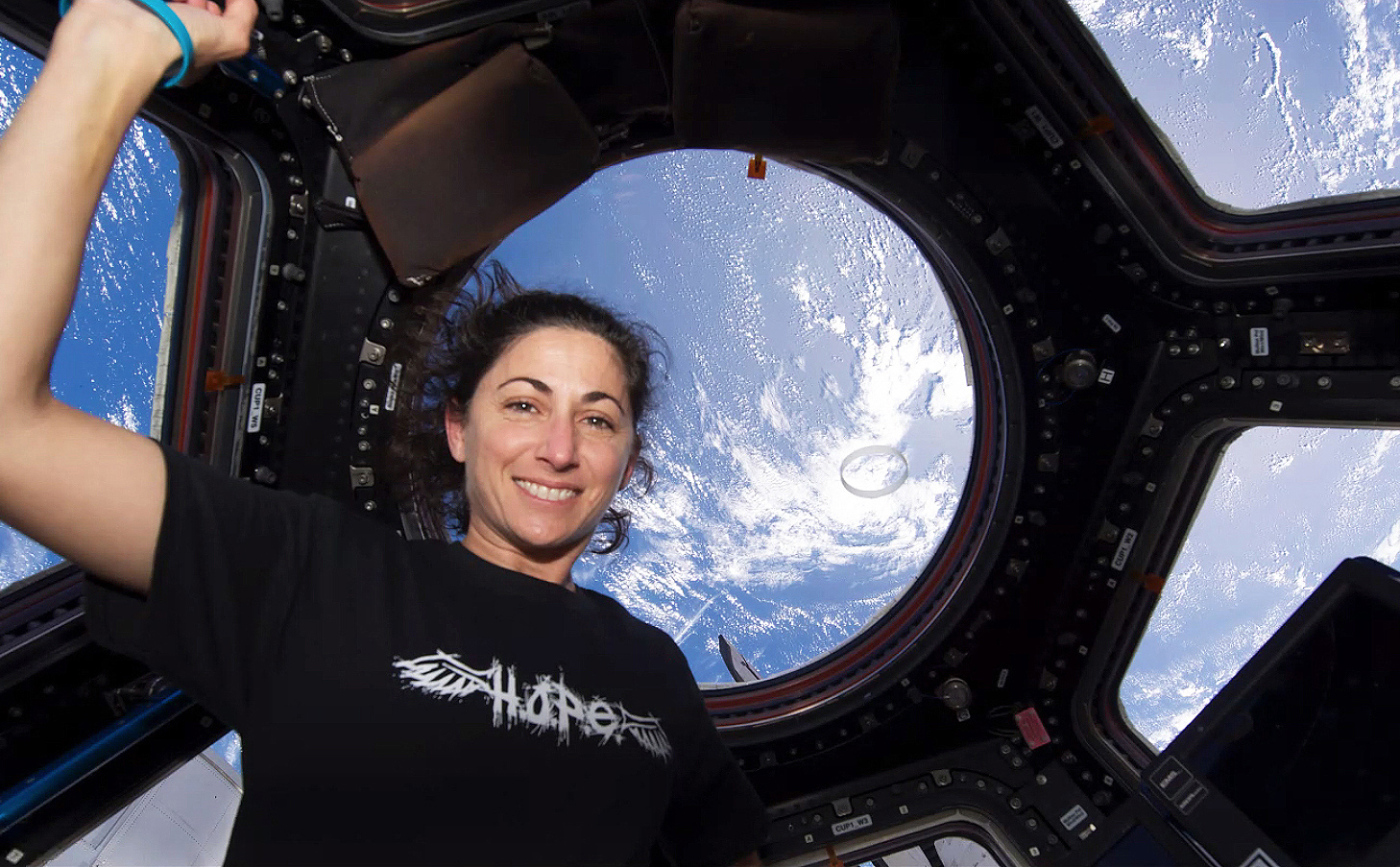 astronaut nicole stott