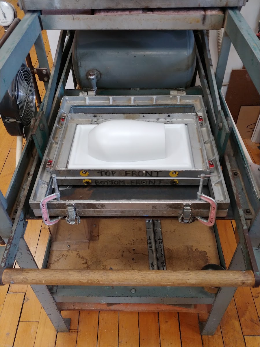 Vacuum-forming machine