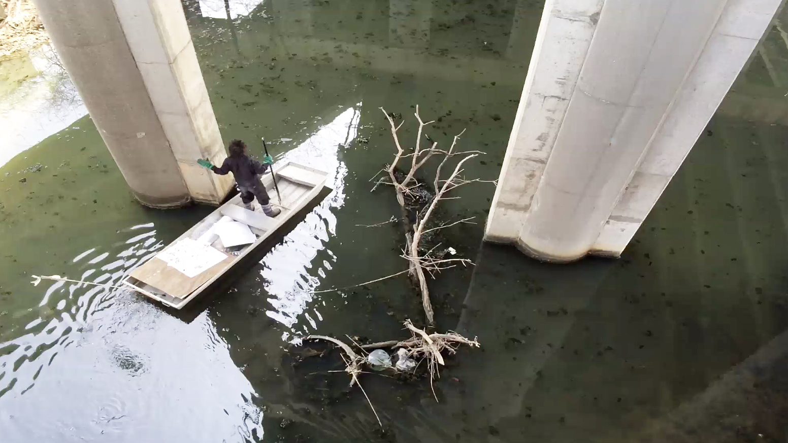 sTo Len navigating NYC waterways in a rowboat