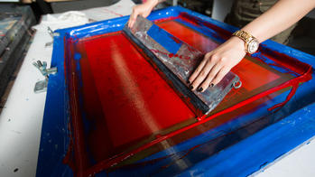 Silk screen applying ink