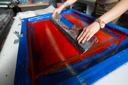 Silk screen applying ink