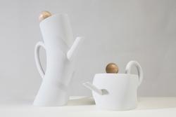 a coffee- and teapot designed by Industrial Design alum Glory Dang