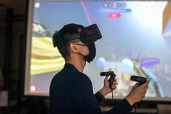 Student in a virtual reality simulation