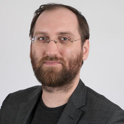 Head shot of W Gavin Robb
